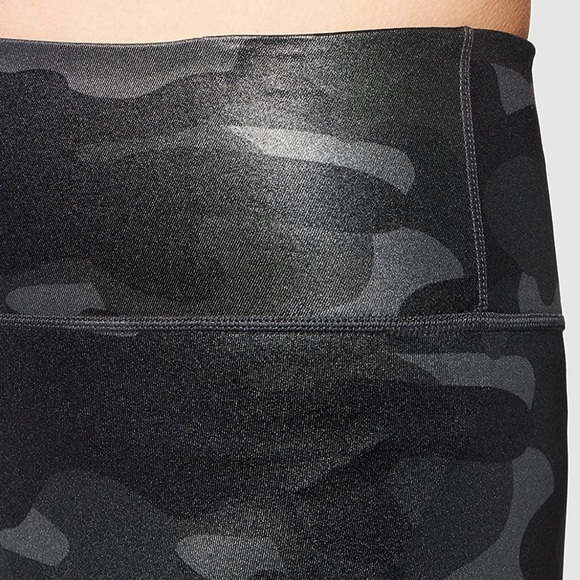 NEW Nike Dri-FIT One Women's Mid-Rise Camo Leggings XS - Picture 3 of 4